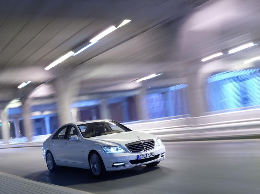  Mercedes-Benz S400 Hybrid 2009 года  (фото 8 из 14)